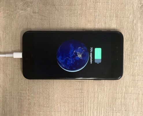 iPhone batterij bijladen of eerst leeg laten lopen
